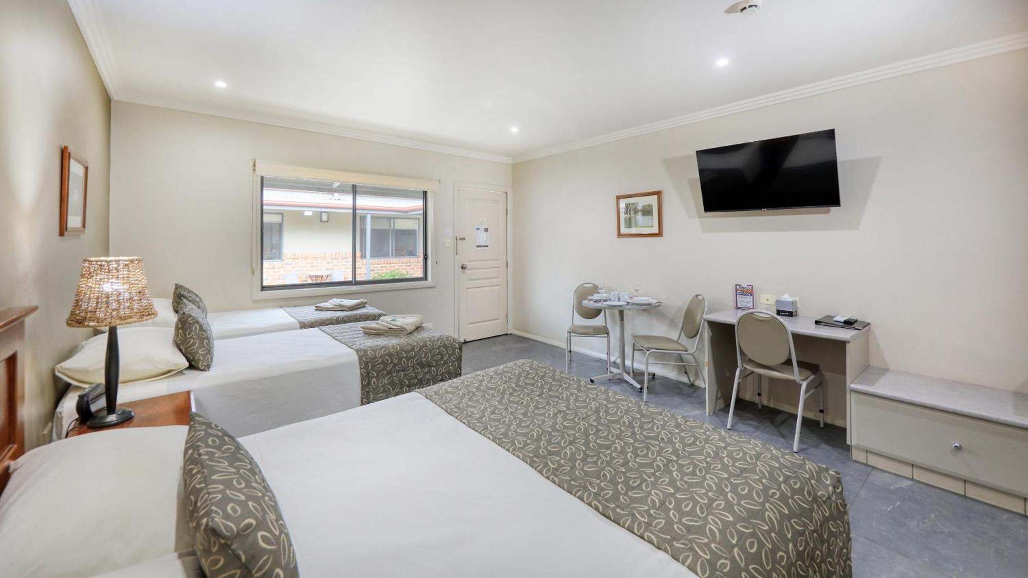 The Saltbush Motor Inn Hay Kültér fotó