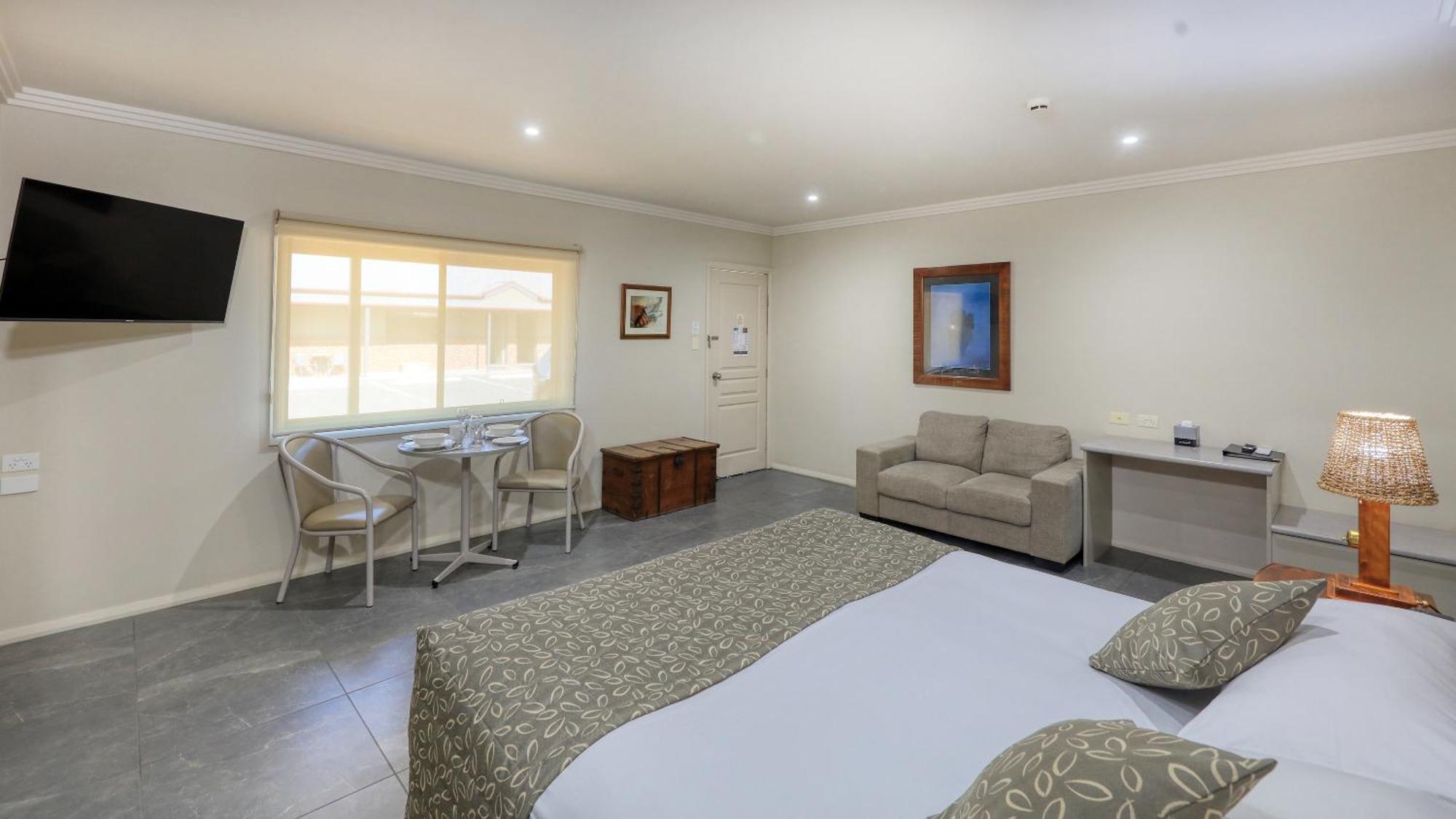 The Saltbush Motor Inn Hay Kültér fotó