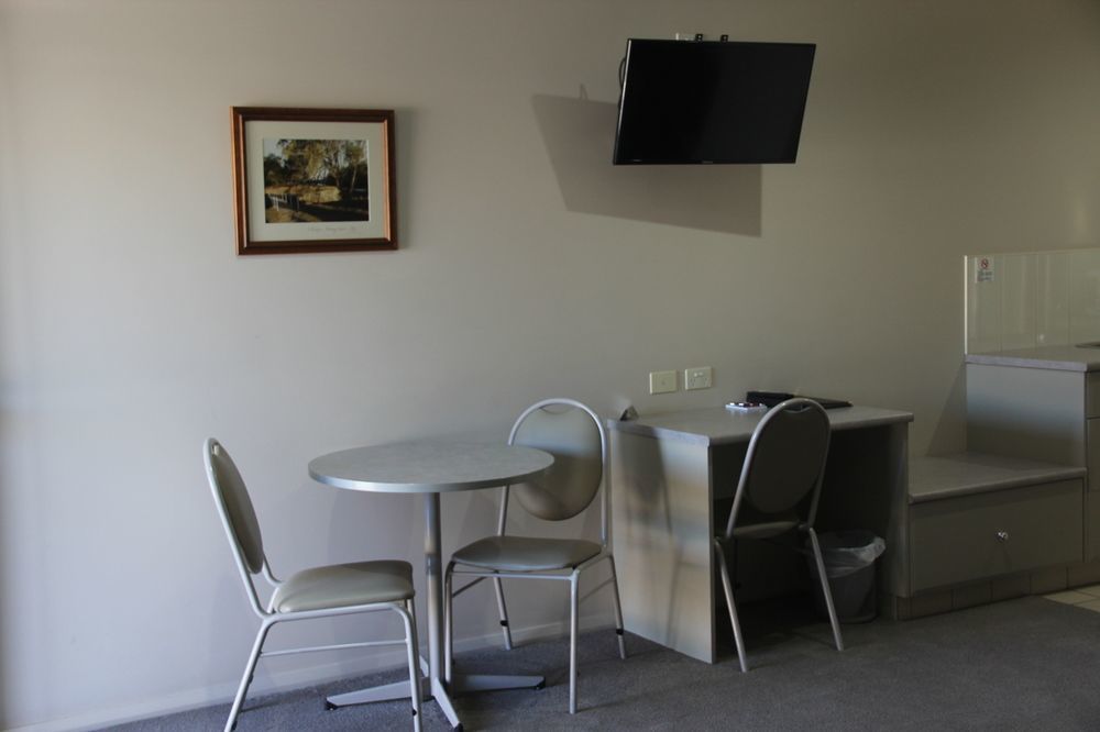 The Saltbush Motor Inn Hay Kültér fotó