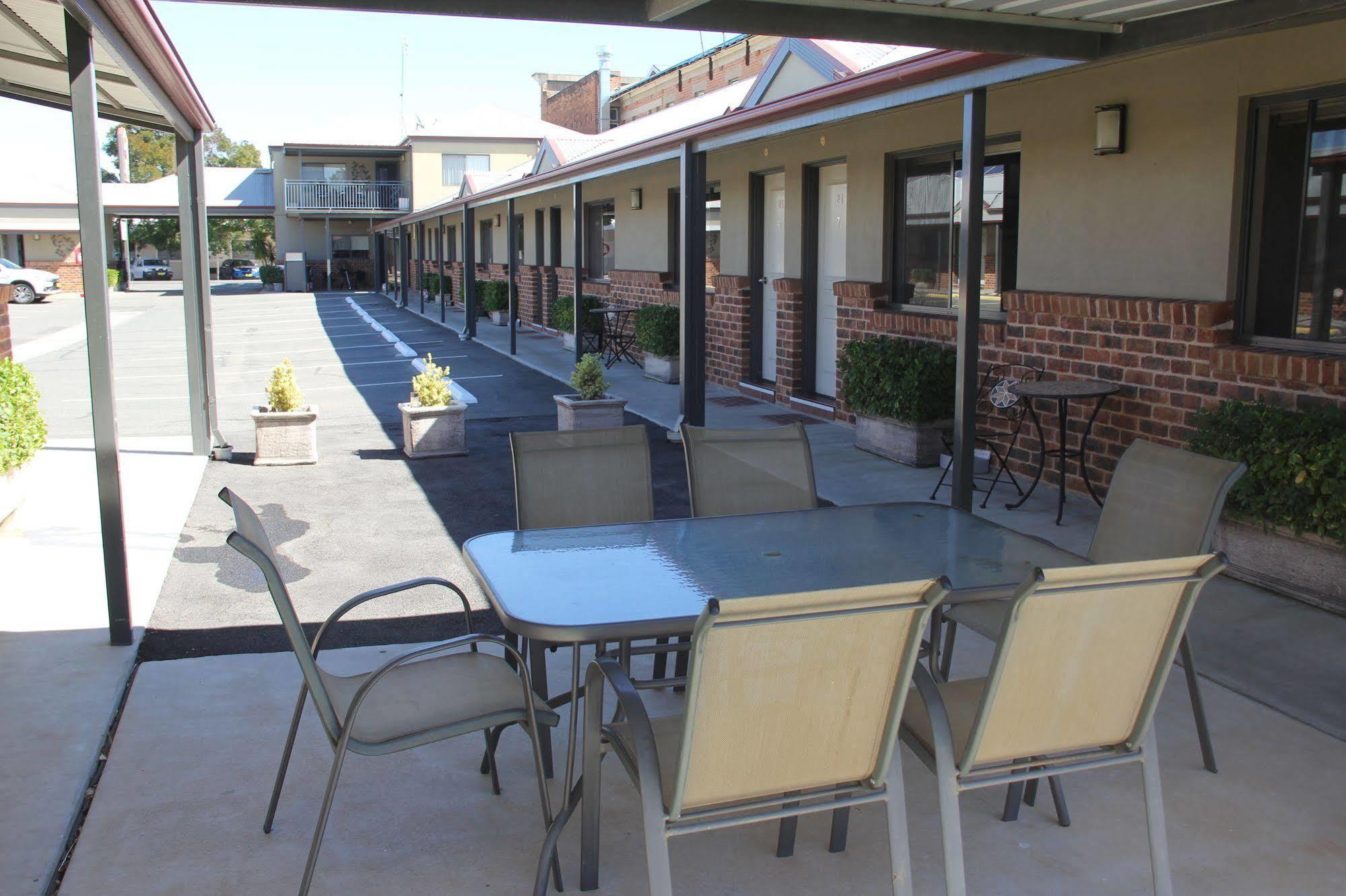 The Saltbush Motor Inn Hay Kültér fotó